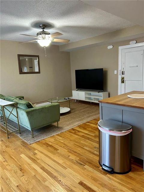 Photo of 323 Emanuel Cleaver Boulevard #8A, Kansas City, MO 64112 (MLS # 2575657)