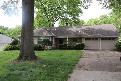 Photo of 5111 W 66th Street, Prairie Village, KS 66208 (MLS # 2617544)