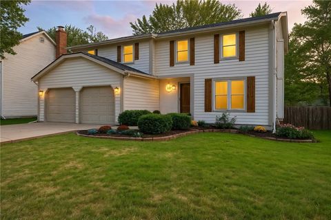 Photo of 1134 E Sleepy Hollow Drive, Olathe, KS 66062 (MLS # 2586760)