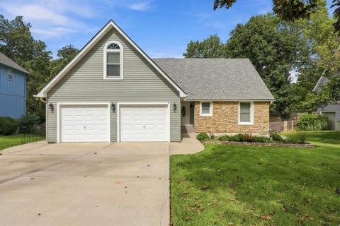 Photo of 14118 W 61st Terrace, Shawnee, KS 66216 (MLS # 2643645)
