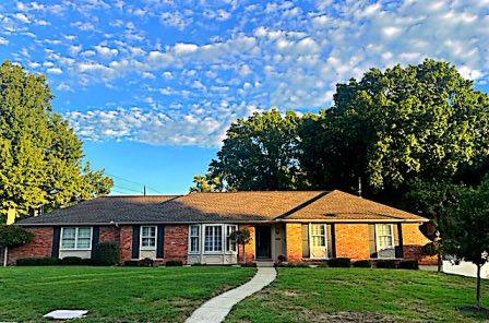 Photo of 8632 W 88th Terrace, Overland Park, KS 66212 (MLS # 2648209)