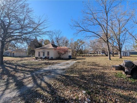 626 N 6th Street, Lacygne, KS 66040 - #: 2587311
