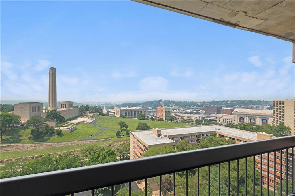 2510 Grand Boulevard 1702-03