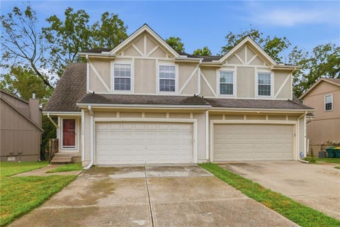 Photo of 15152 Glenwood Avenue, Overland Park, KS 66223 (MLS # 2637414)