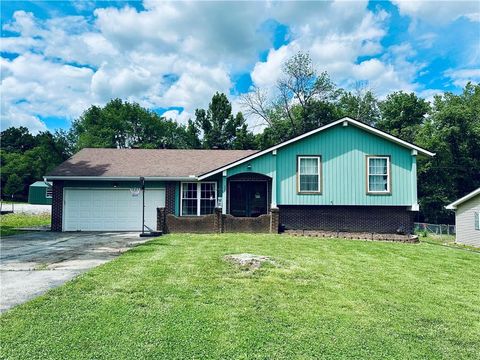 207 W Birch Drive Windsor MO 65360