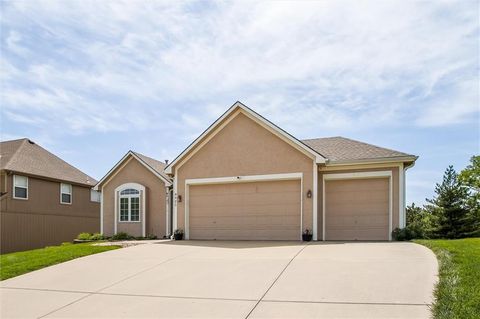 Photo of 8925 NE 107th Terrace, Kansas City, MO 64157 (MLS # 2614046)