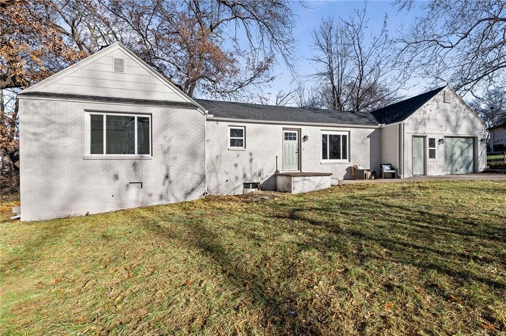 Photo of 16 NW 82nd Street, Kansas City, MO 64118 (MLS # 2592049)