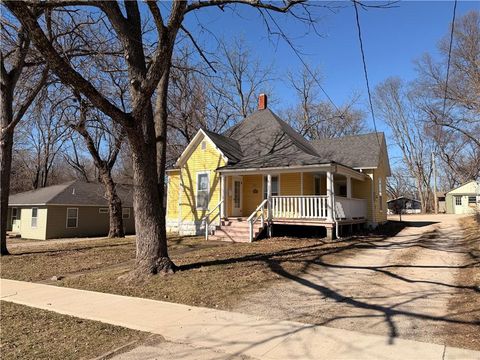 323 W GAY Street Warrensburg MO 64093