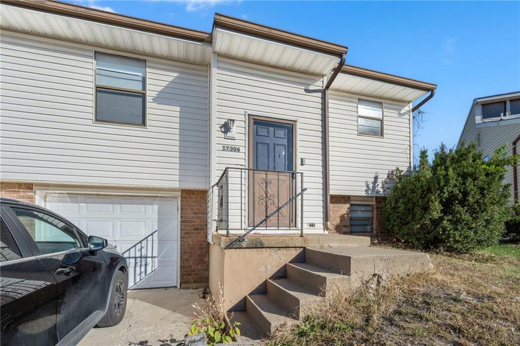 17304/17306 E 48th Terrace Court