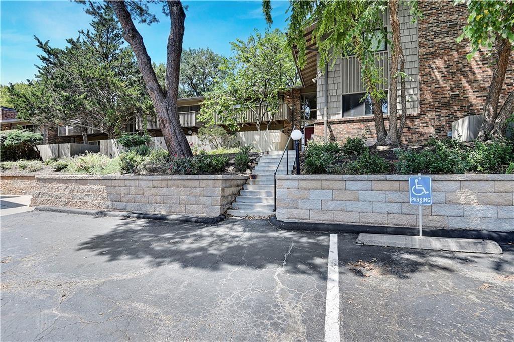 8718 METCALF Avenue 102