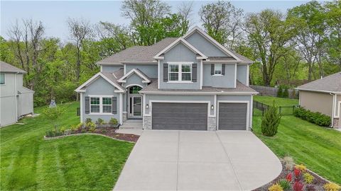 Photo of 1500 NW 59th Street, Kansas City, MO 64118 (MLS # 2613735)