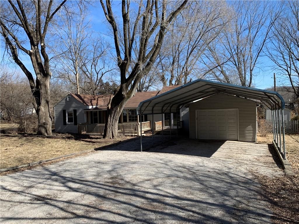 Photo of 227 Central Street, Excelsior Springs, MO 64024 (MLS # 2601485)