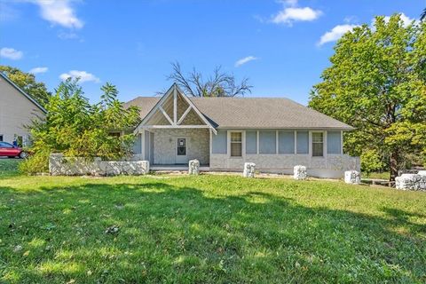 Photo of 7300 Hullwood Street, Kansas City, MO 64133 (MLS # 2579296)