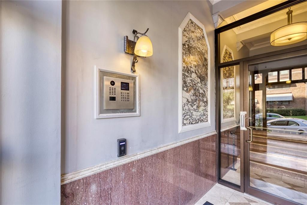 807 W 48th Unit #501 Street 501