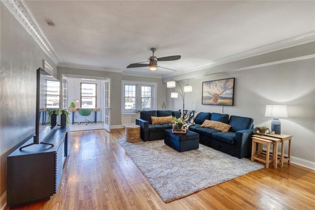 807 W 48th Unit #501 Street 501