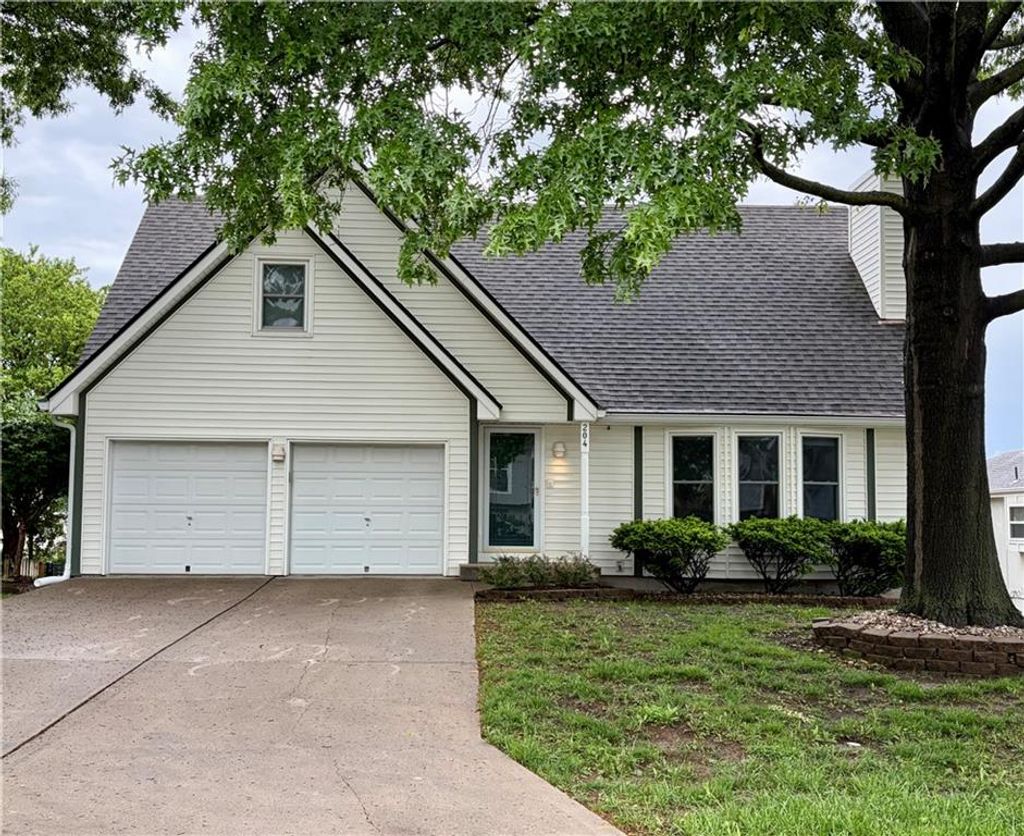 Photo of 204 NE 6th Street, Blue Springs, MO 64014 (MLS # 2618412)