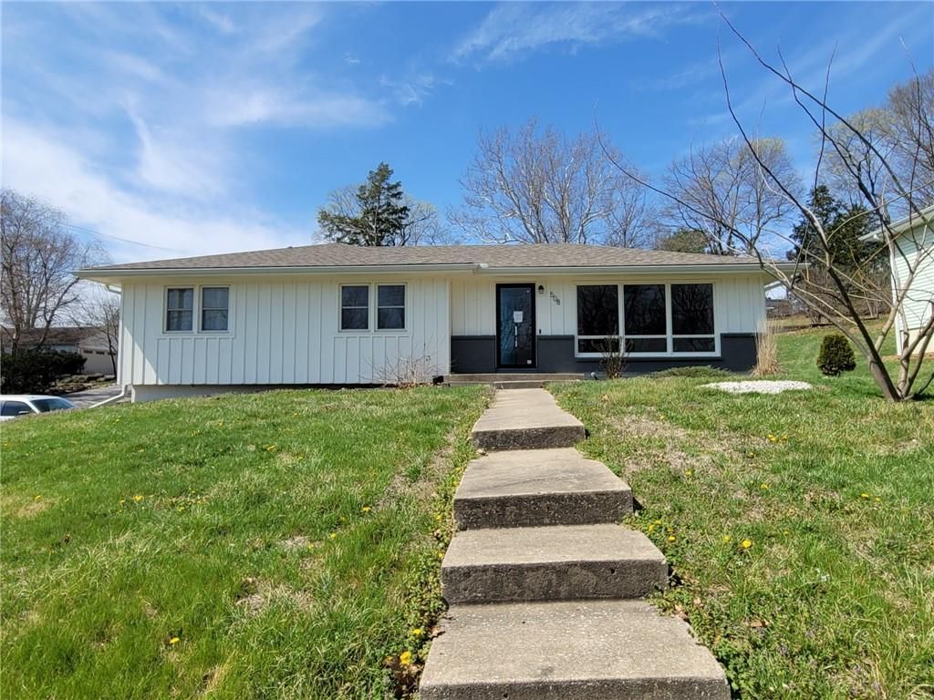 Photo of 508 N Morse Avenue, Liberty, MO 64068 (MLS # 2615518)