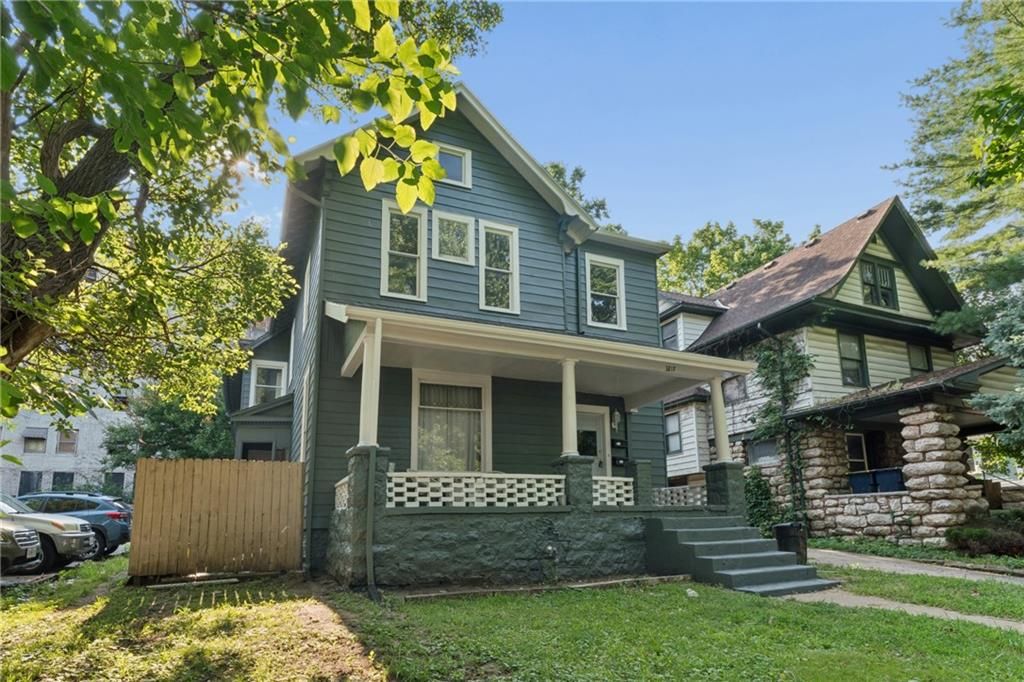 Photo of 3217 Campbell Street, Kansas City, MO 64109 (MLS # 2632199)