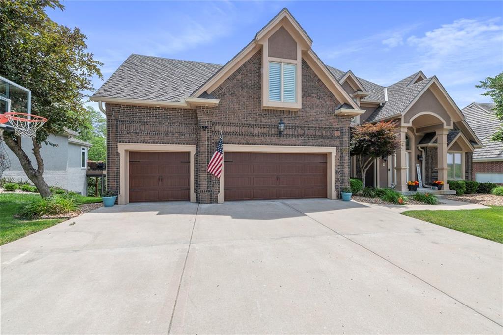 8129 Clearwater Point