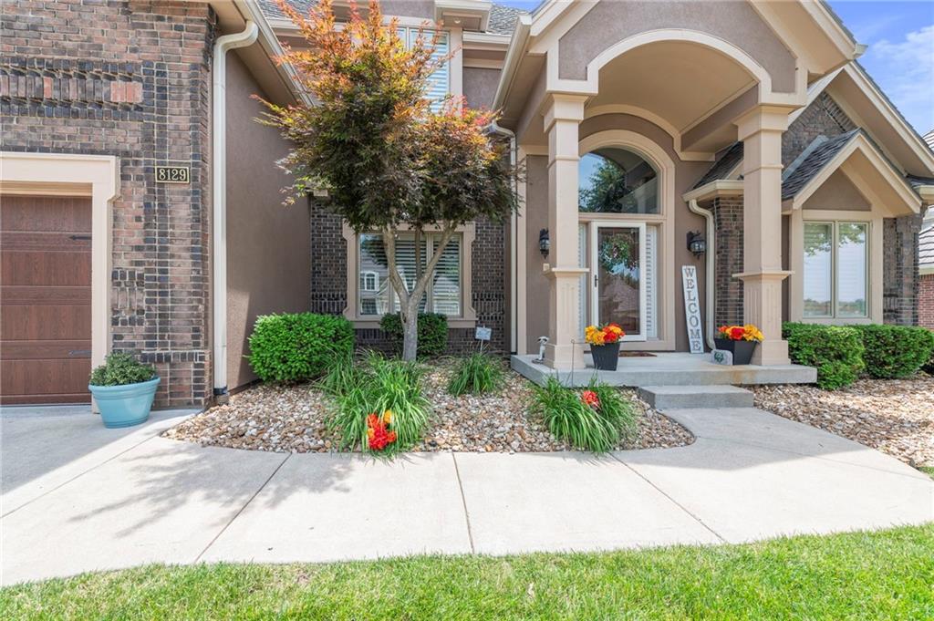 8129 Clearwater Point