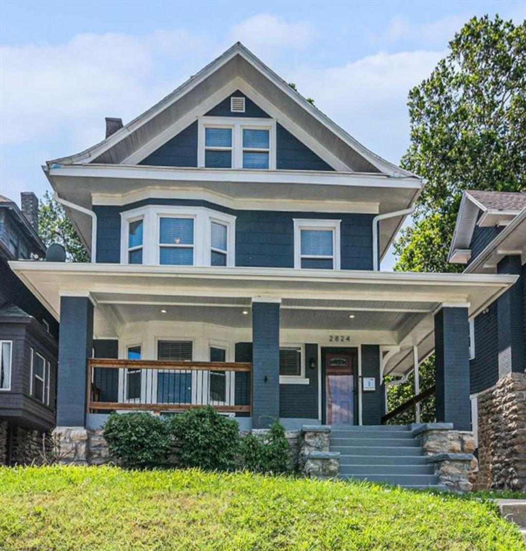 Photo of 2824 Tracy Avenue, Kansas City, MO 64109 (MLS # 2617720)