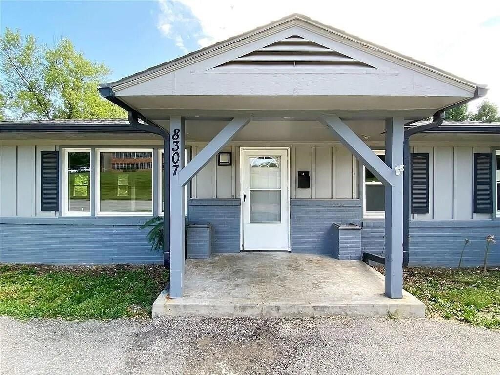 Photo of 8307 Holmes Road, Kansas City, MO 64131 (MLS # 2592110)