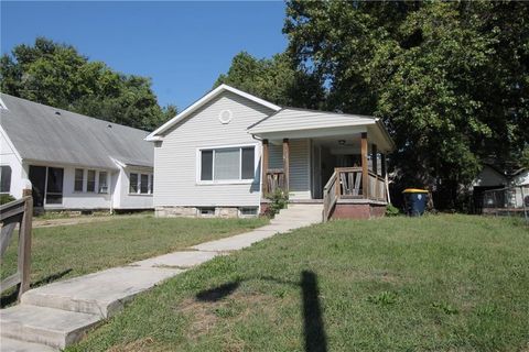 2230 E 67th Terrace, Kansas City, MO 64132 - #: 2612018