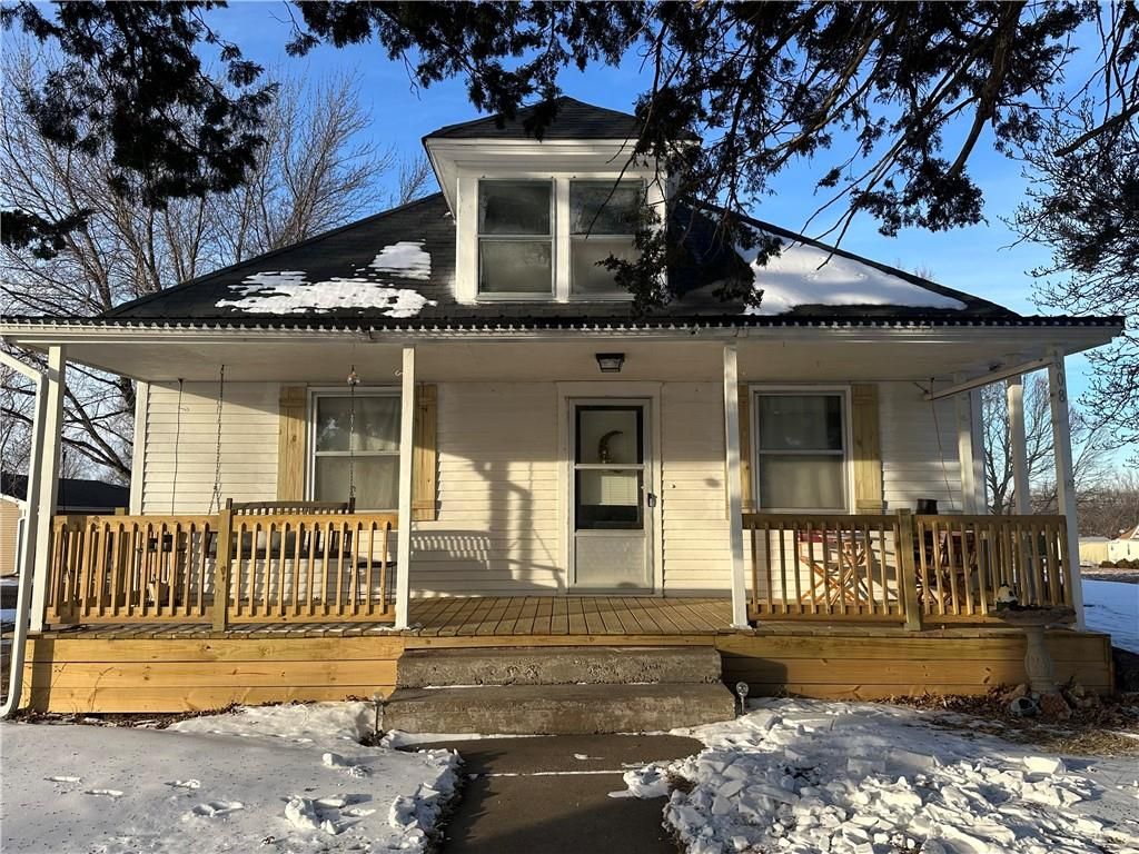 Photo of 608 Hampshire Street, King City, MO 64463 (MLS # 2598882)