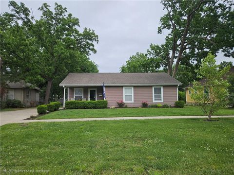 Photo of 727 S Sycamore Street, Ottawa, KS 66067 (MLS # 2621405)