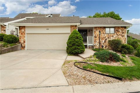 Photo of 414 NE Point Drive, Lees Summit, MO 64064 (MLS # 2611971)