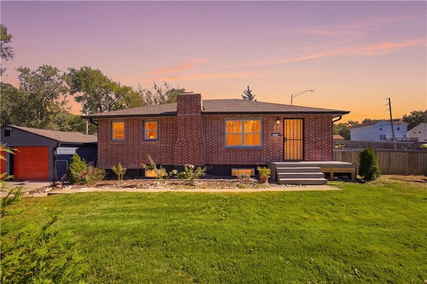 9417 PALMER AVE, KANSAS CITY, MO 64138 - Image d8c61fc4f33c7b2dba45712f123c331c/642987878