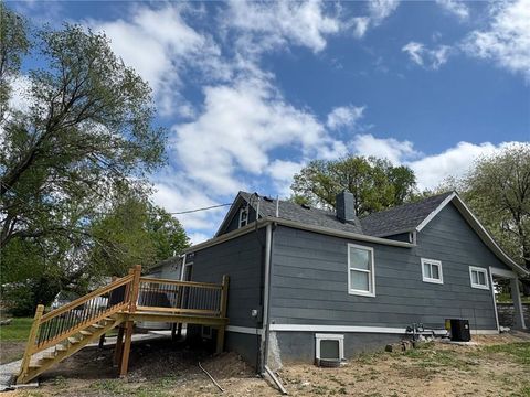 Photo of 1317 Highly Street, St Joseph, MO 64501 (MLS # 2616800)