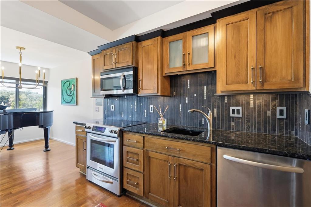 803 W 48th Street 605