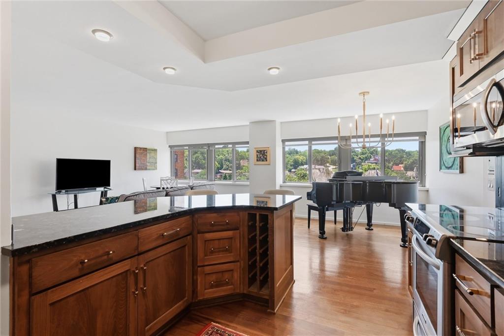 803 W 48th Street 605