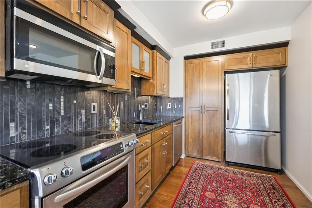 803 W 48th Street 605
