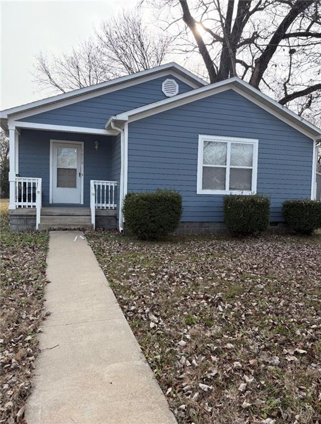 Photo of 1010 E 16th Street, Pittsburg, KS 66762 (MLS # 2592468)