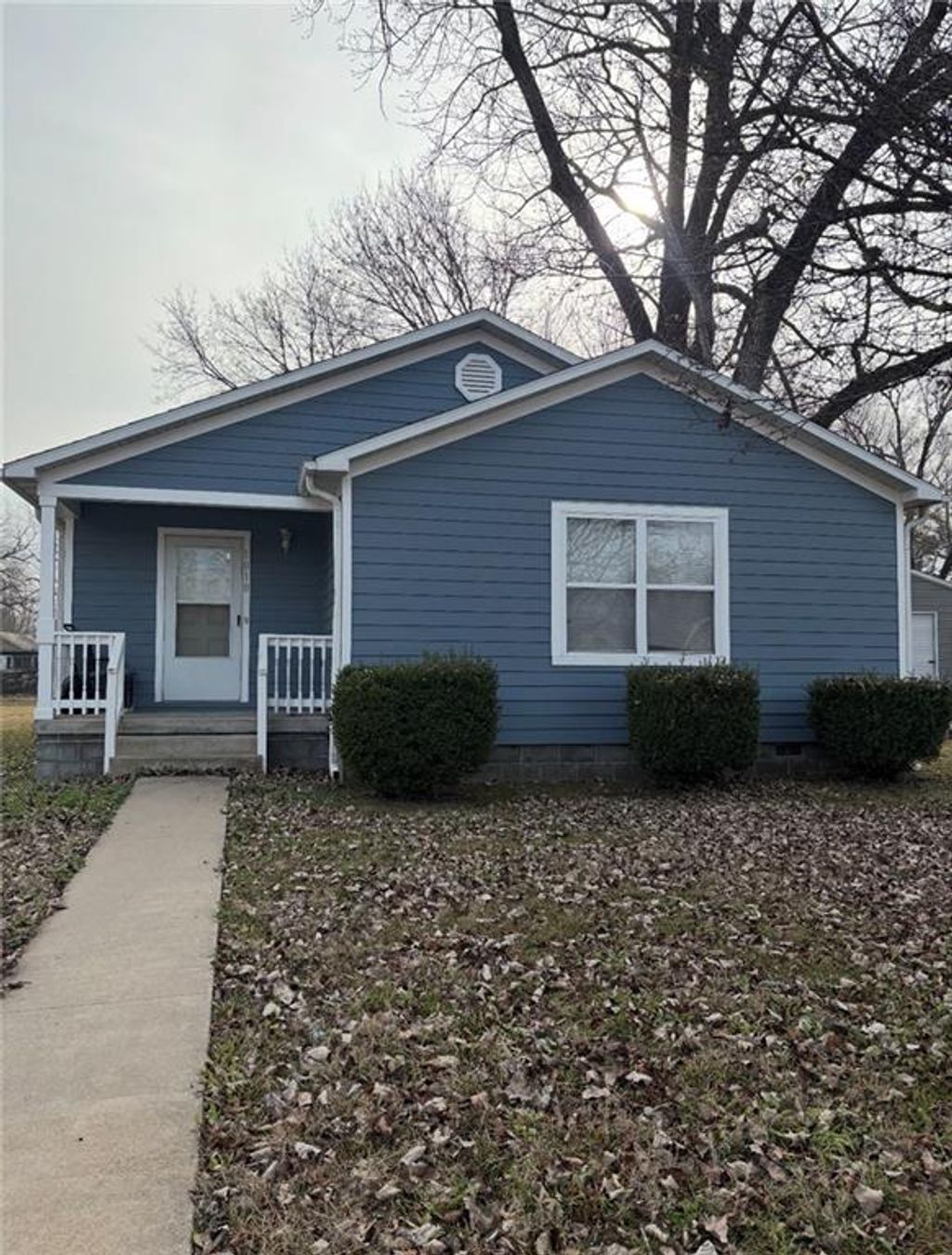 Photo of 1010 E 16th Street, Pittsburg, KS 66762 (MLS # 2592468)