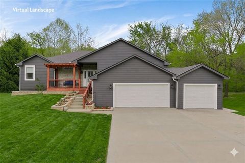 Photo of 3651 Tonganoxie Road, Leavenworth, KS 66048 (MLS # 2621183)
