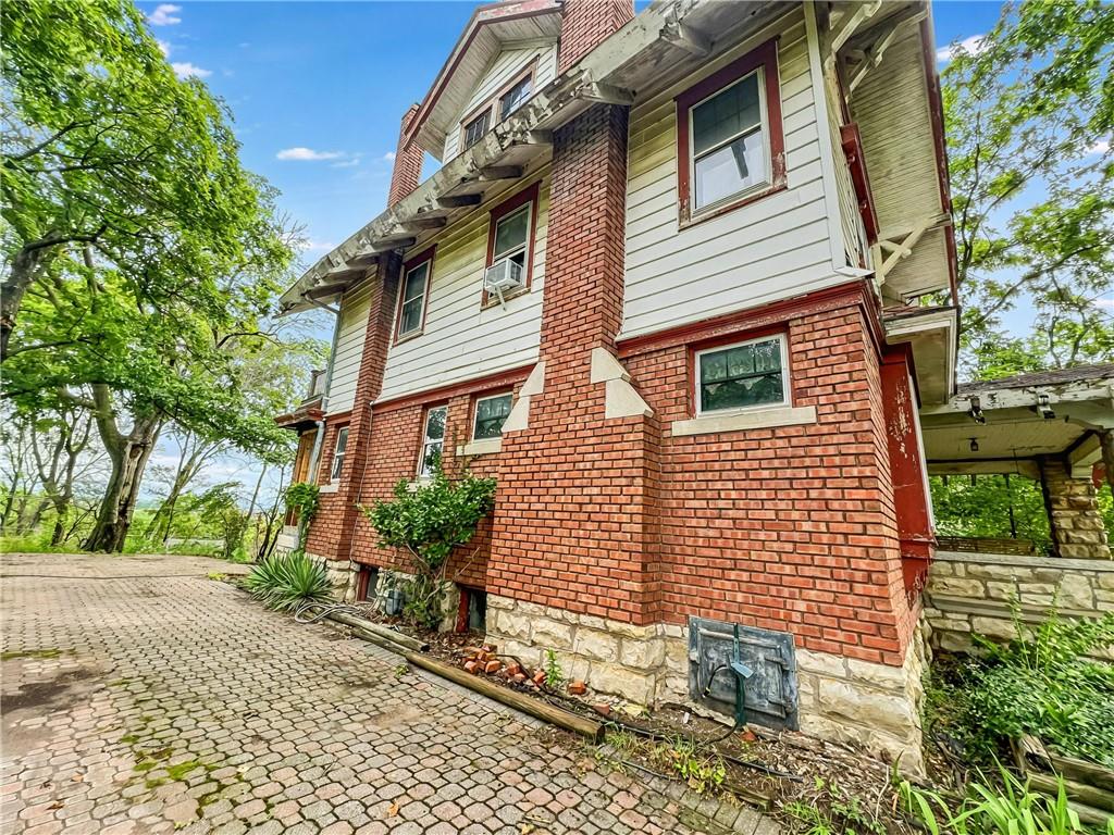 316 E Doniphan Street
