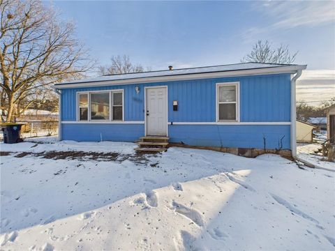 Photo of 1603 E 82ND Street, Kansas City, MO 64131 (MLS # 2615762)