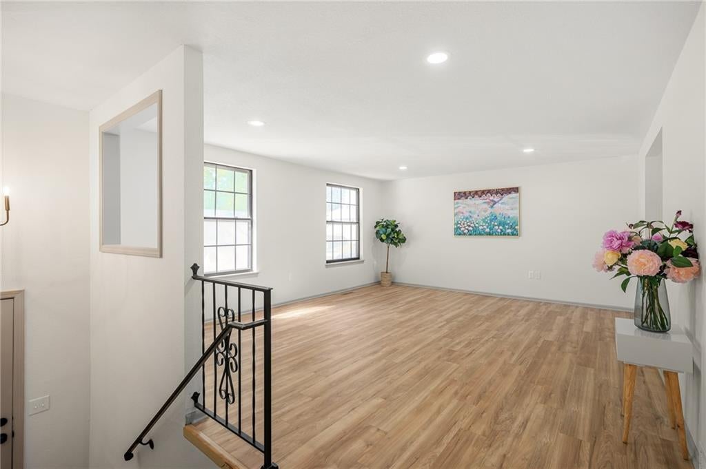 2116 E Mohawk Drive