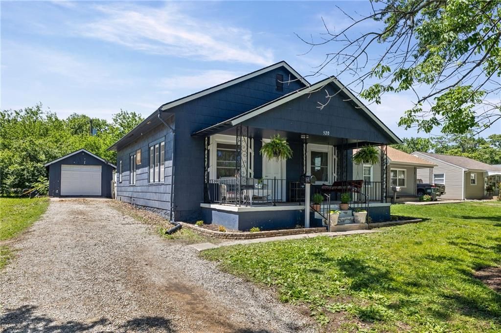 Photo of 520 N Cherry Street, Ottawa, KS 66067 (MLS # 2618681)