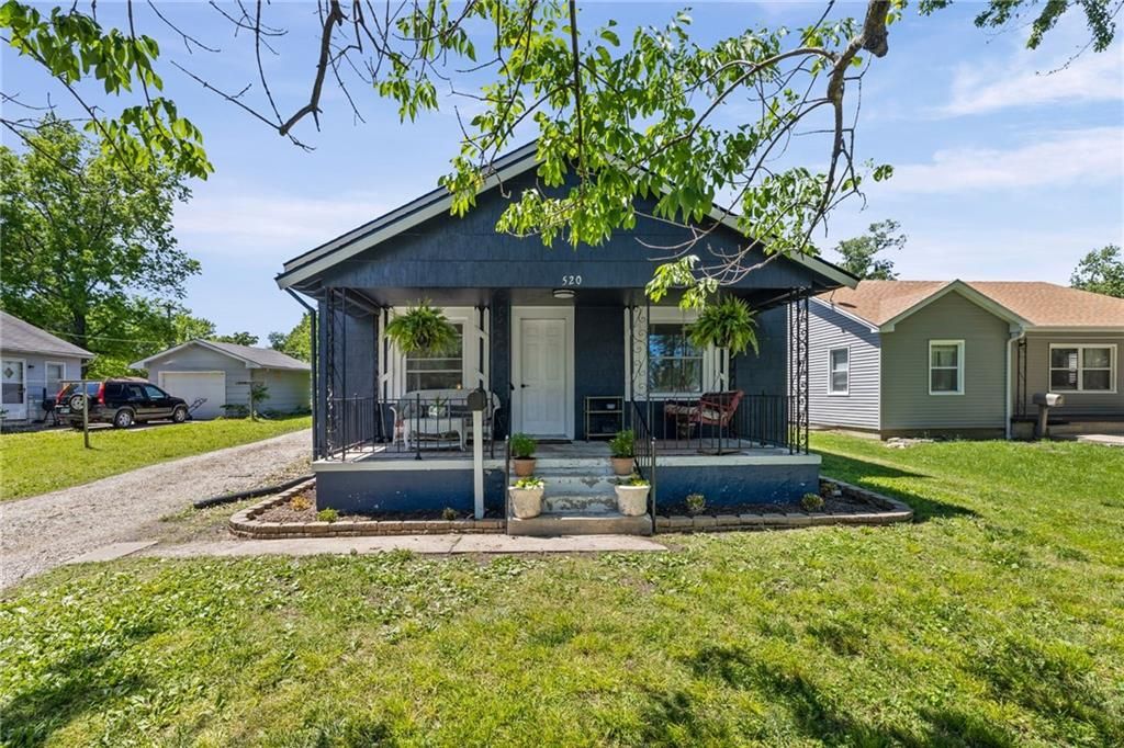 Photo of 520 N Cherry Street, Ottawa, KS 66067 (MLS # 2618681)
