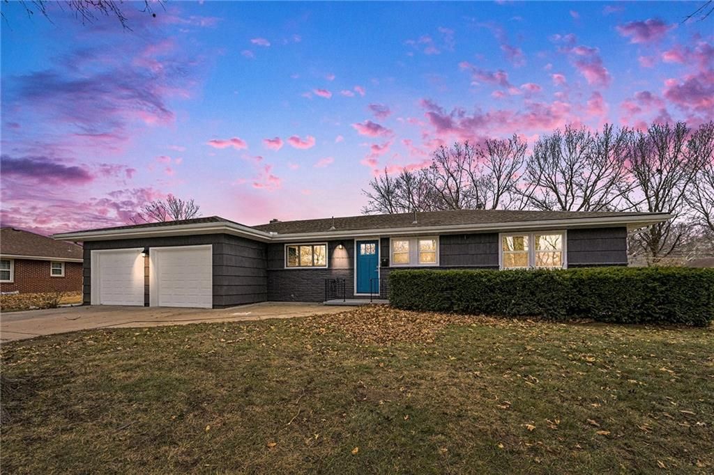 Photo of 1933 N 83rd Terrace, Kansas City, KS 66112 (MLS # 2592029)