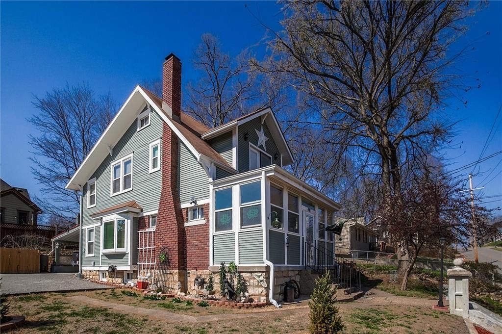 Photo of 408 N Lightburne Street, Liberty, MO 64068 (MLS # 2608148)