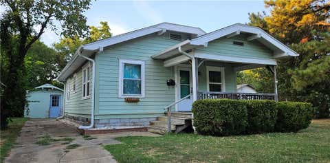 Photo of 913 E 5th Street, Pittsburg, KS 66762 (MLS # 2636367)
