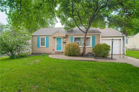 Photo of 7628 Foster Street, Overland Park, KS 66204 (MLS # 2622842)