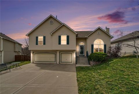 8528 N AVA Avenue Kansas City MO 64154