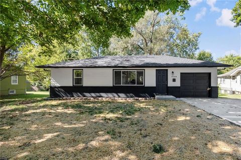 Photo of 5104 N Lister Avenue, Kansas City, MO 64119 (MLS # 2579846)