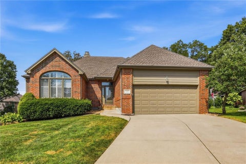 Photo of 211 E 130th Court, Kansas City, MO 64145 (MLS # 2638982)